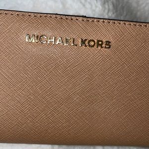 NWOT 😍MICHAEL KORS WALLET 💗
